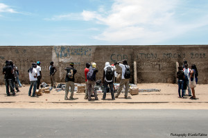 The artists arrive at the Guediawaye Stadium. 